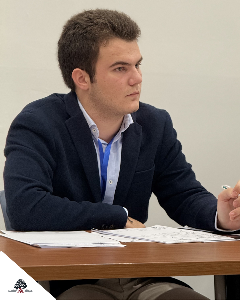 Alumno de Bachillerato del Colegio Juan de Lanuza participa en una sesión del Torneo de Debate de Bachillerato de la Universidad de Zaragoza.