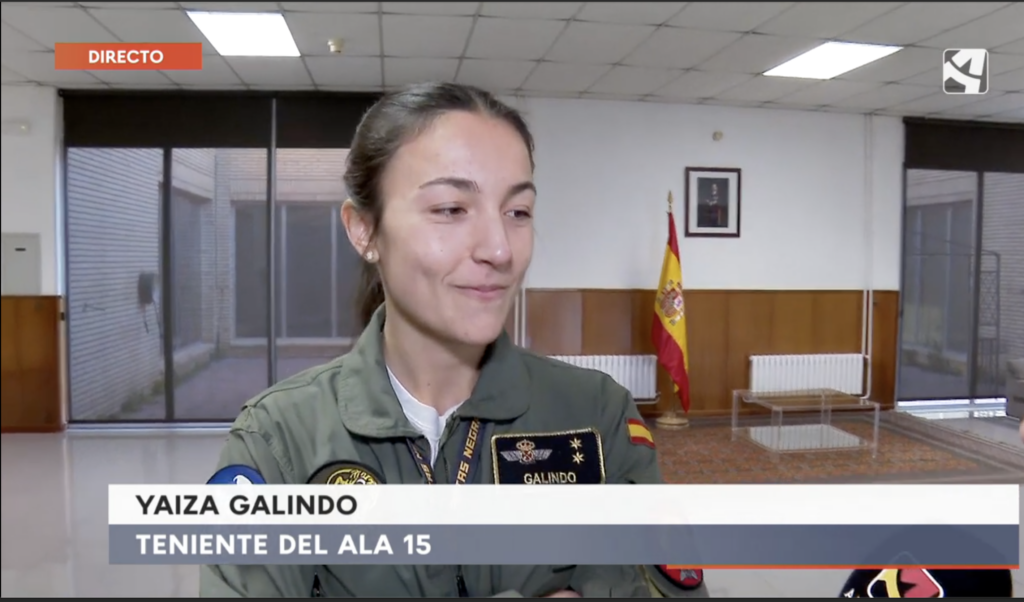 Yaiza Galindo, exalumna del Colegio Juan de Lanuza y teniente del Ala 15 del Ejército del Aire y del Espacio, durante una entrevista.