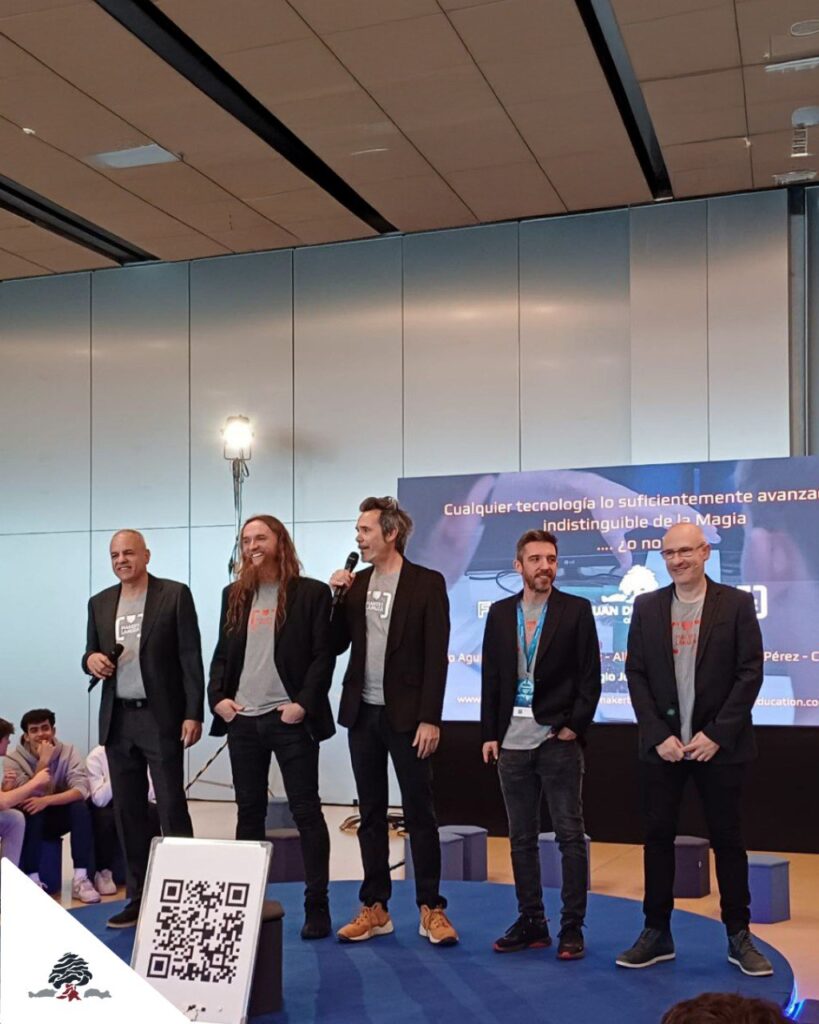 Ponencia del Equipo Maker del Colegio Juan de Lanuza en The Wave 2025 sobre innovación tecnológica y educación STEAM.