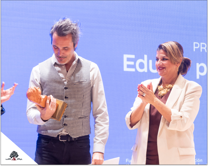 Cristian Ruiz recibe el Premio al Mejor Docente en los III Premios Educar para el Futuro 2025 de Fundación Ibercaja